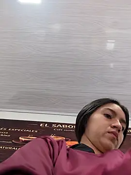 DulceCaroX online show from May 27, 2026, 1:18 pm