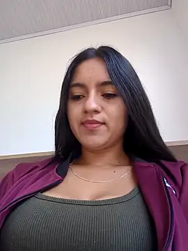 DulceCaroX online show from May 28, 2026, 1:39 pm