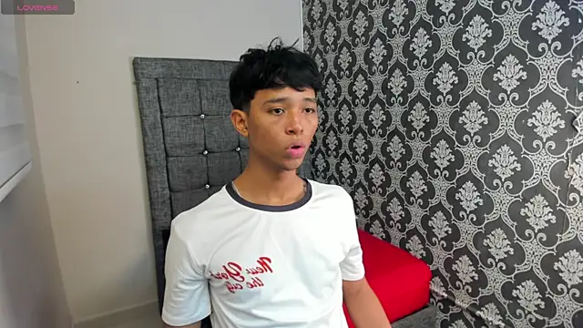 Little Twink19x online show from July 1, 2026, 7:47 pm
