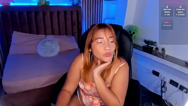 Snapshot of Miia_Grey_ chatting on March 12, 2026, 1:15 pm Miia Grey online show from March 12, 2026, 1:15 pm