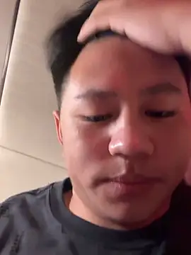 zhuendong000001 online show from May 4, 2026, 1:58 pm