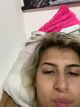 Candy Lennon online show from April 5, 2026, 4:24 pm