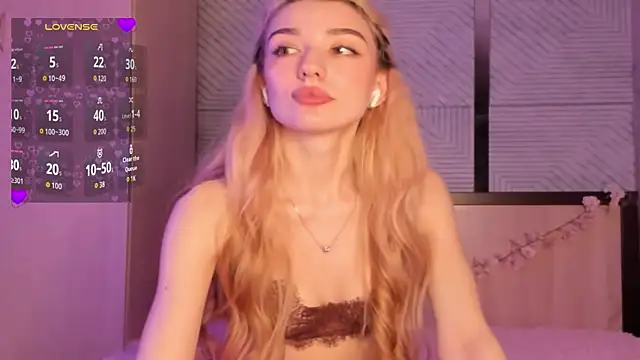 Snapshot of Melliissa chatting on April 4, 2026, 9:21 pm Melliissa online show from April 4, 2026, 9:21 pm