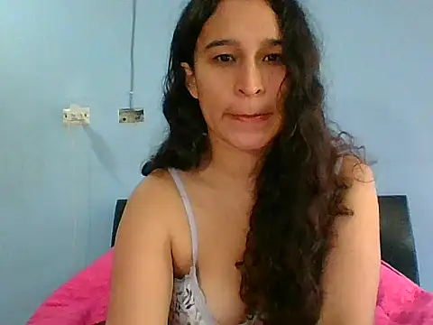 scarlettscottx  online show from April 24, 2026, 7:16 pm