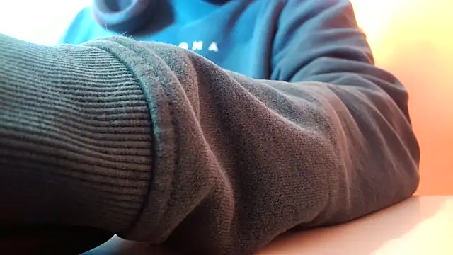 Snapshot of truble78 chatting on April 6, 2026, 8:26 am truble78 online show from April 6, 2026, 8:26 am