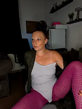 ZaramourXMrX online show from May 13, 2026, 7:43 pm