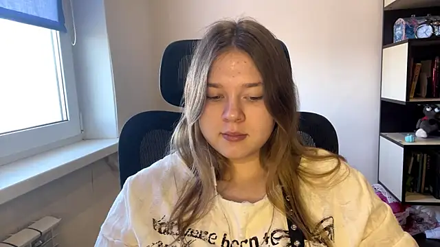 TomikoPfau online show from March 30, 2026, 8:27 am