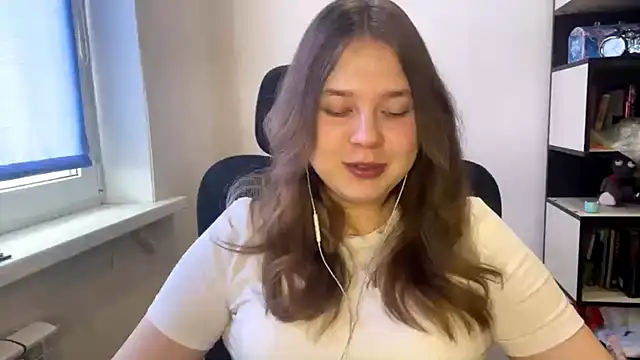 TomikoPfau online show from March 13, 2026, 7:46 am