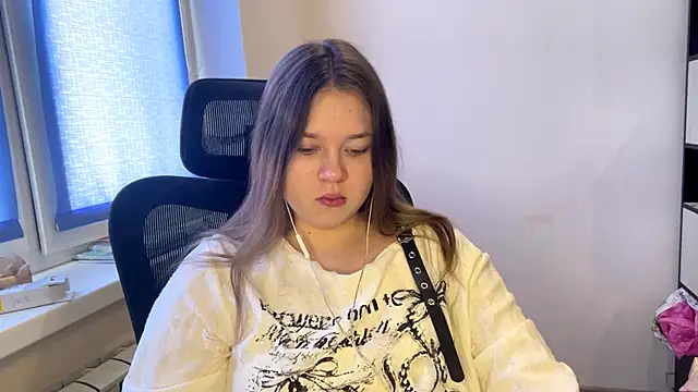 TomikoPfau online show from March 9, 2026, 7:45 am