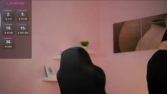 Snapshot of Playful_Issa chatting on April 1, 2026, 1:08 am Playful Issa online show from April 1, 2026, 1:08 am