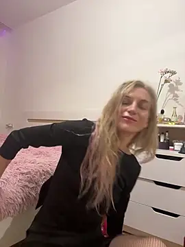 Snapshot of Faiiry_ chatting on March 5, 2026, 3:47 am Faiiry online show from March 5, 2026, 3:47 am