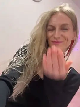 Snapshot of Faiiry_ chatting on April 3, 2026, 3:57 am Faiiry online show from April 3, 2026, 3:57 am