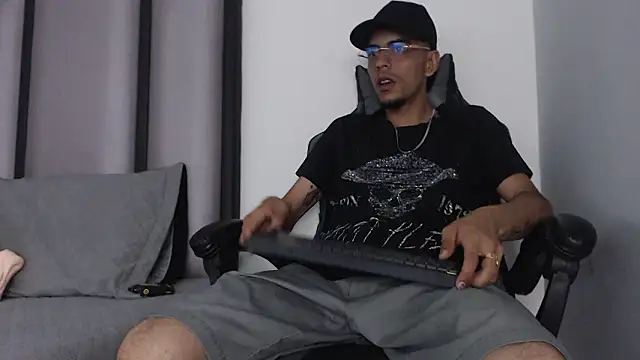 Snapshot of Endrick-23 chatting on March 6, 2026, 3:34 am Endrick-23 online show from March 6, 2026, 3:34 am