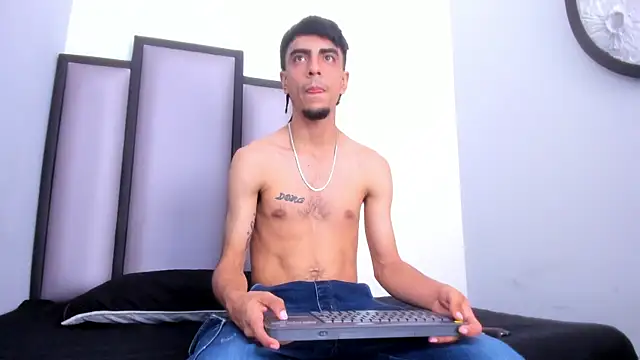 Snapshot of Endrick-23 chatting on March 31, 2026, 3:41 am Endrick-23 online show from March 31, 2026, 3:41 am