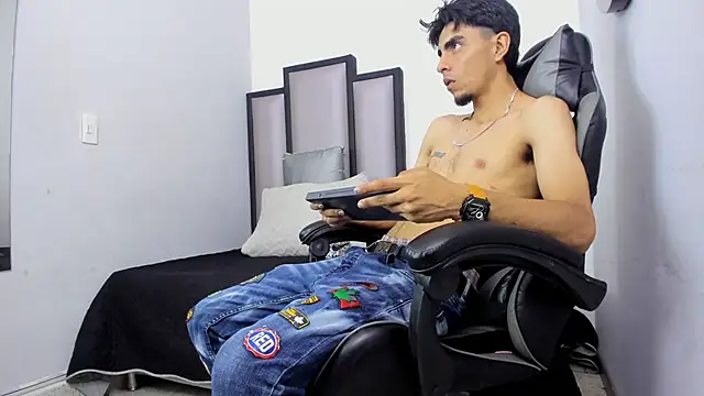 Snapshot of Endrick-23 chatting on March 13, 2026, 3:22 am Endrick-23 online show from March 13, 2026, 3:22 am