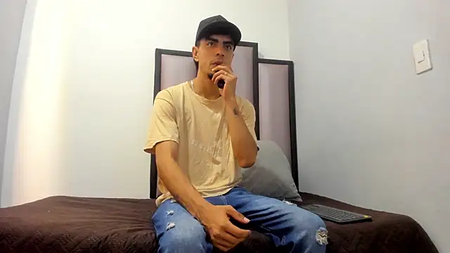 Snapshot of Endrick-23 chatting on April 14, 2026, 3:22 am Endrick-23 online show from April 14, 2026, 3:22 am