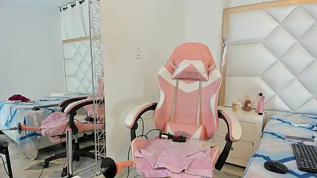 michelleblair1 online show from April 24, 2026, 2:08 pm