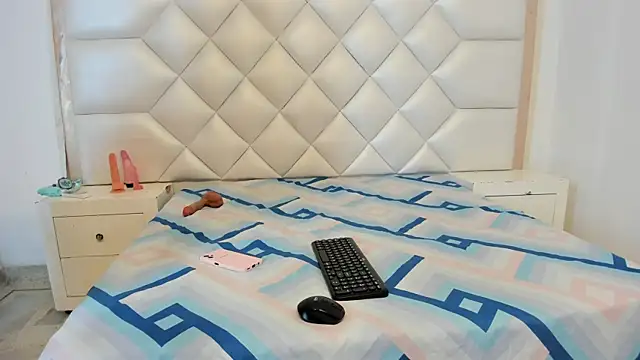 michelleblair1 online show from April 21, 2026, 1:17 pm