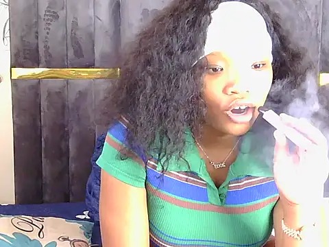 Snapshot of Divine_Beautyxx chatting on March 9, 2026, 2:09 pm Divine Beautyxx online show from March 9, 2026, 2:09 pm