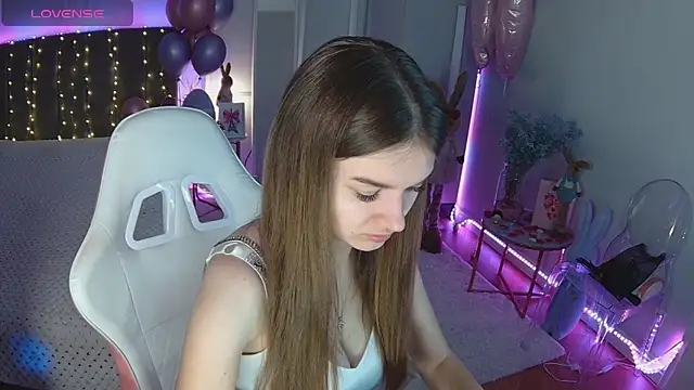 Snapshot of Ann_Wood chatting on March 19, 2026, 7:08 am Ann Wood online show from March 19, 2026, 7:08 am