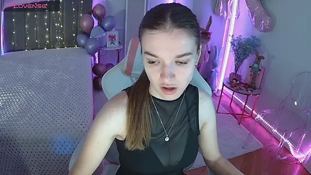 Snapshot of Ann_Wood chatting on April 6, 2026, 2:29 pm Ann Wood online show from April 6, 2026, 2:29 pm