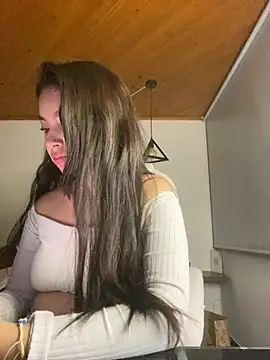 Snapshot of Mady_Pink chatting on April 14, 2026, 3:44 am Mady Pink online show from April 14, 2026, 3:44 am