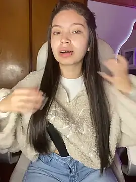 Snapshot of Mady_Pink chatting on April 16, 2026, 3:29 am Mady Pink online show from April 16, 2026, 3:29 am