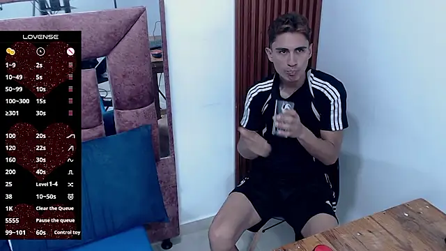 on32 sexlook online show from February 20, 2026, 9:06 pm