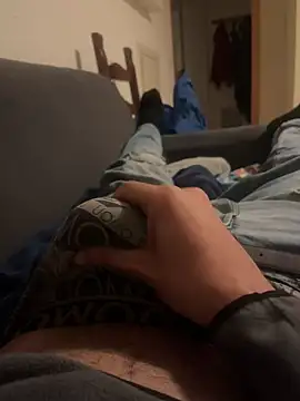 Snapshot of frenk33 chatting on March 16, 2026, 8:55 pm frenk33 online show from March 16, 2026, 8:55 pm