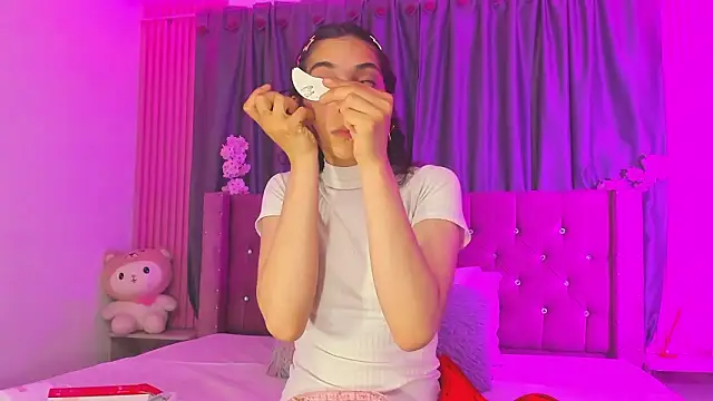 Snapshot of Kiara_lovely chatting on March 16, 2026, 4:31 am Kiara lovely online show from March 16, 2026, 4:31 am