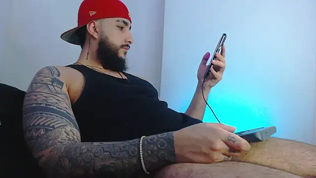 Snapshot of SantiagoHincapiie chatting on March 19, 2026, 11:16 pm SantiagoHincapiie online show from March 19, 2026, 11:16 pm