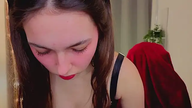 Snapshot of BellaThery chatting on March 12, 2026, 5:24 am BellaThery online show from March 12, 2026, 5:24 am