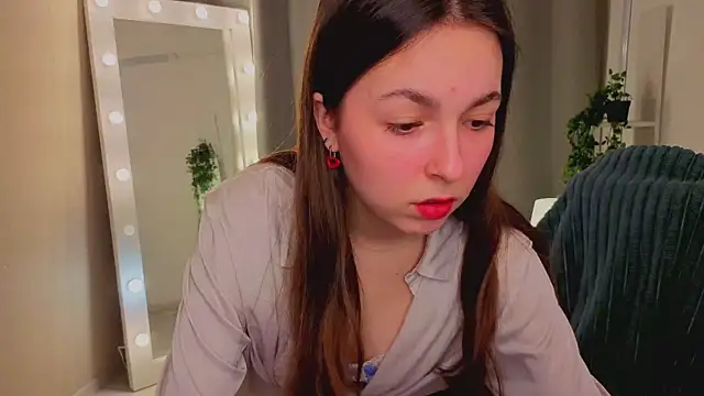 Snapshot of BellaThery chatting on March 10, 2026, 5:22 am BellaThery online show from March 10, 2026, 5:22 am