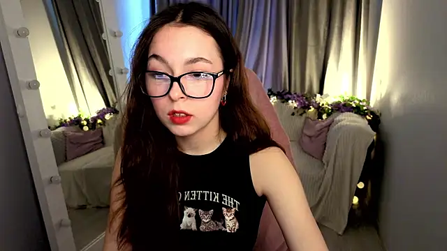 Snapshot of BellaThery chatting on April 8, 2026, 5:09 am BellaThery online show from April 8, 2026, 5:09 am