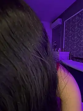 Olivia Noor online show from April 17, 2026, 11:40 pm