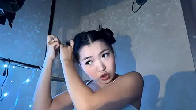 MeiMoon online show from February 21, 2026, 11:45 am