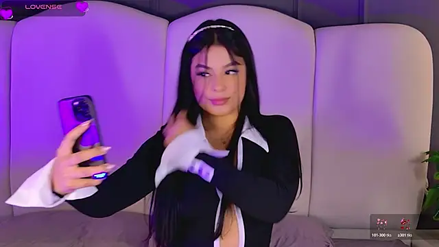 Snapshot of BrunaMonroee chatting on April 15, 2026, 3:49 pm BrunaMonroee online show from April 15, 2026, 3:49 pm