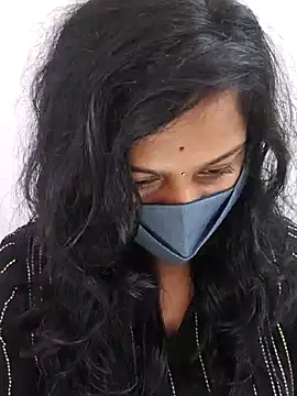 Shaliniqueen online show from July 4, 2026, 7:04 am