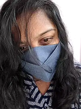 Shaliniqueen online show from July 7, 2026, 5:32 am