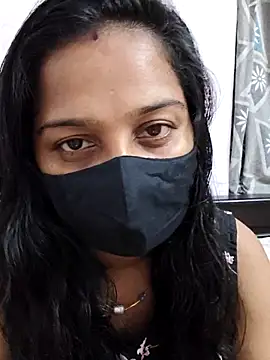 Shaliniqueen online show from June 28, 2026, 1:28 pm