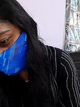 Shaliniqueen online show from June 23, 2026, 6:44 am