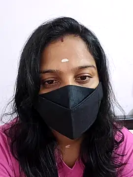Shaliniqueen online show from July 31, 2026, 7:41 am