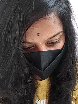 Shaliniqueen online show from July 5, 2026, 6:53 am
