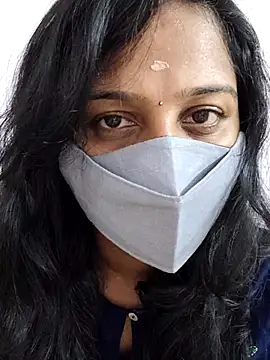 Shaliniqueen online show from July 11, 2026, 1:44 pm
