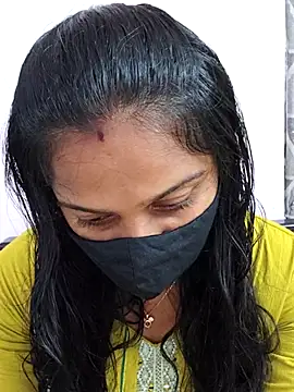 Shaliniqueen online show from June 20, 2026, 9:58 am