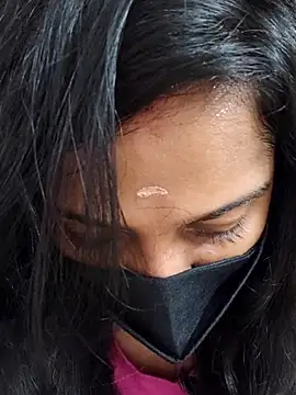 Shaliniqueen online show from July 10, 2026, 1:11 pm