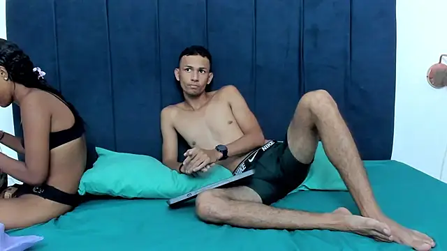 Snapshot of saul_y_saray chatting on March 28, 2026, 7:48 pm saul y saray online show from March 28, 2026, 7:48 pm