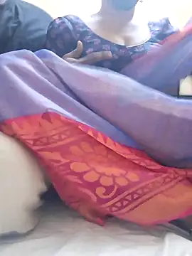 Snapshot of Tamil_Romantic_couple chatting on February 21, 2026, 9:11 am Tamil Romantic couple online show from February 21, 2026, 9:11 am