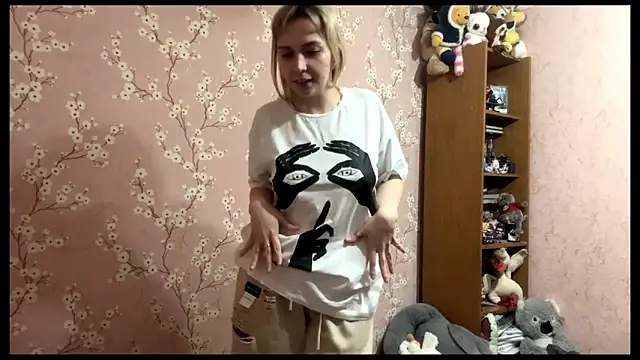 LiraDreamX online show from April 23, 2026, 3:35 pm