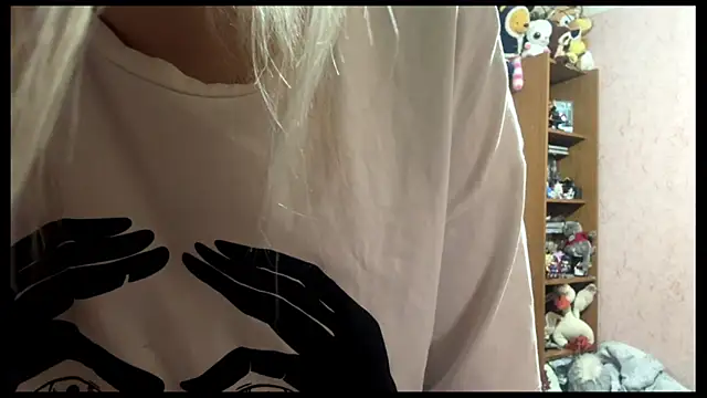 LiraDreamX online show from April 15, 2026, 3:16 pm